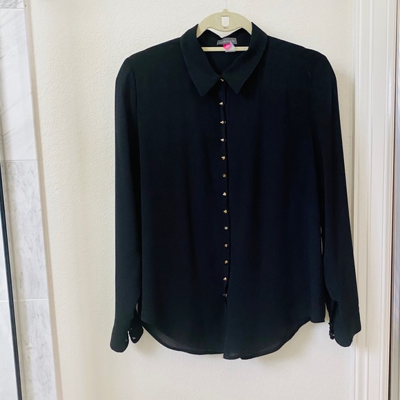 Vince Camuto Tops - Vince Camuto Semi-Sheer Lined Top w Gold Hardware